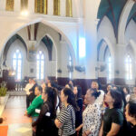 Các Tín hữu đến từ Giáo xứ Cổ Nhuế và Thái Hà hành hương kính các Thánh Tử Đạo Việt Nam