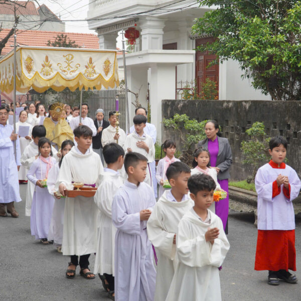 Giáo họ Yên Xá rước tôn vinh Thánh…