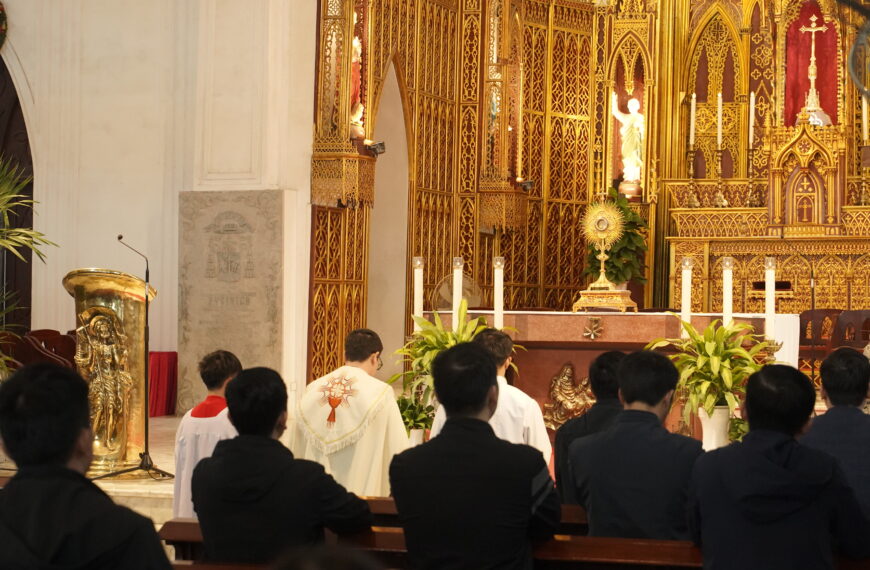 Quý Thầy lớp Thần học III – Đại Chủng viện Thánh Phaolô Lê Bảo Tịnh Thanh Hóa hành hương Năm Thánh tại Sở Kiện