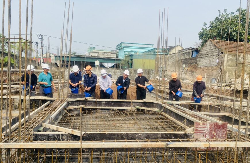 Đổ móng Nhà thờ Giáo họ Ô Cách – thuộc Giáo xứ Sở Kiện