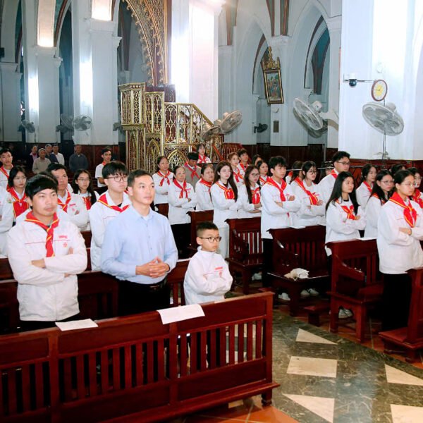 Giáo xứ Quần Vinh hành hương Năm Thánh…