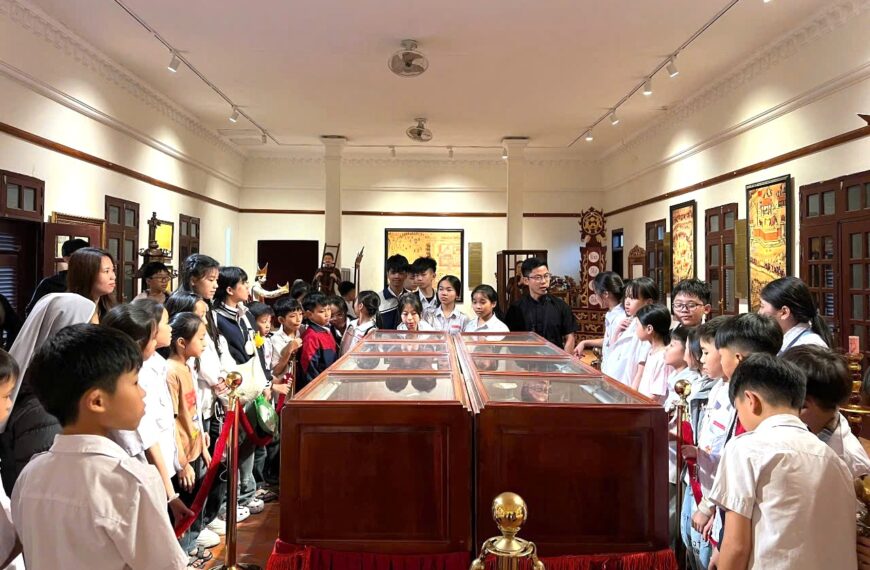 Thiếu nhi Giáo xứ Cát Thuế hành hương tại TTHH Sở Kiện