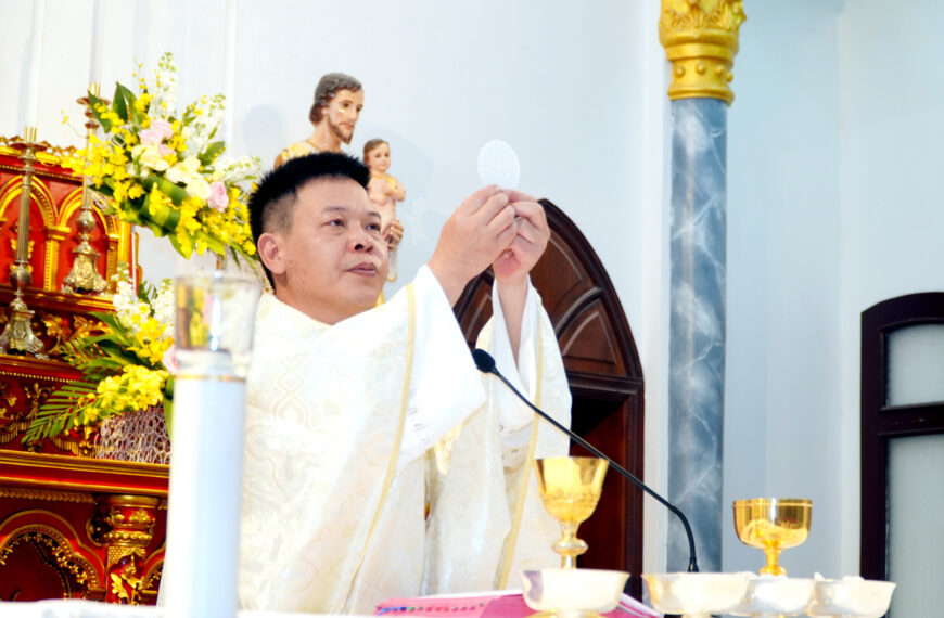 Giáo họ Yên Xá cử hành Thánh lễ Tiệc Ly năm 2025