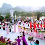 Giáo miền Sở Kiện – Khắc Cần dâng hoa đồng tiến kính Nữ Vương Hy Vọng tại Giáo họ Tháp