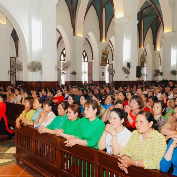 Giáo hạt Phú Xuyên: Hành hương kính các…