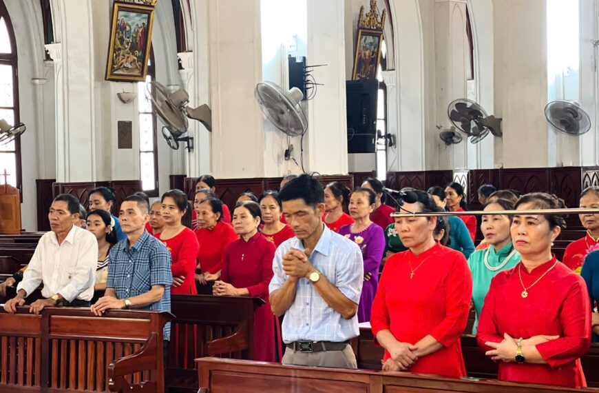 Huynh đoàn Đaminh Giáo xứ Hoàng Xá hành…