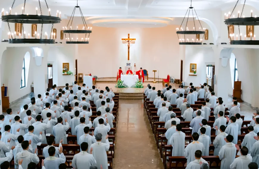 Linh mục đoàn TGP Hà Nội tĩnh tâm…