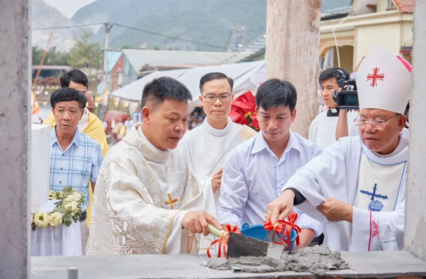 Thánh lễ tạ ơn đặt viên đá góc…