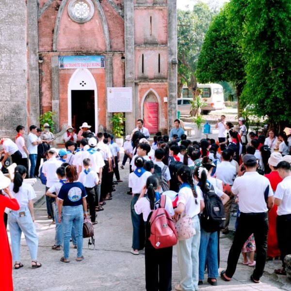 Thiếu nhi Giáo xứ Lỗ Xá hành hương…