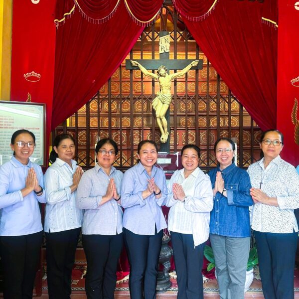 Quý Sơ Dòng Chúa Quan Phòng hành hương&hellip;
