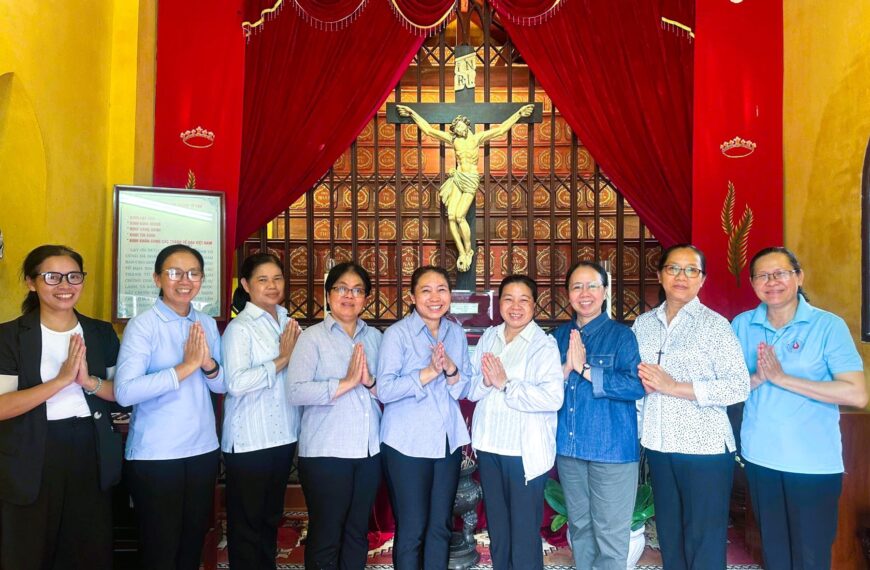 Quý Sơ Dòng Chúa Quan Phòng hành hương&hellip;