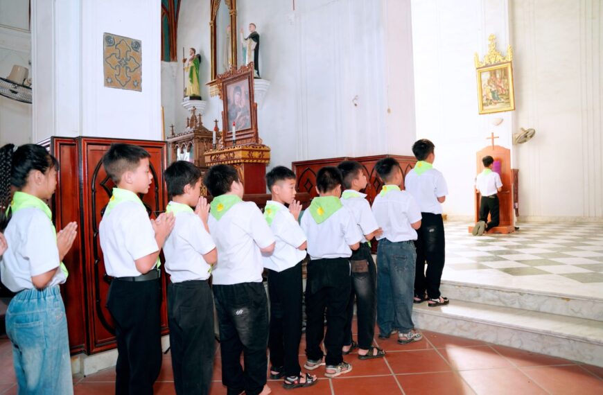 Các em Ấu nhi xưng tội lần đầu:&hellip;