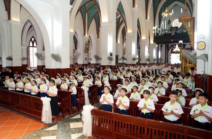 Hồng ân xưng tội rước lễ lần đầu…