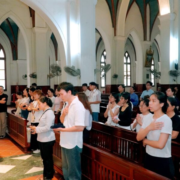 Giáo xứ Bình An hành hương Năm Thánh…