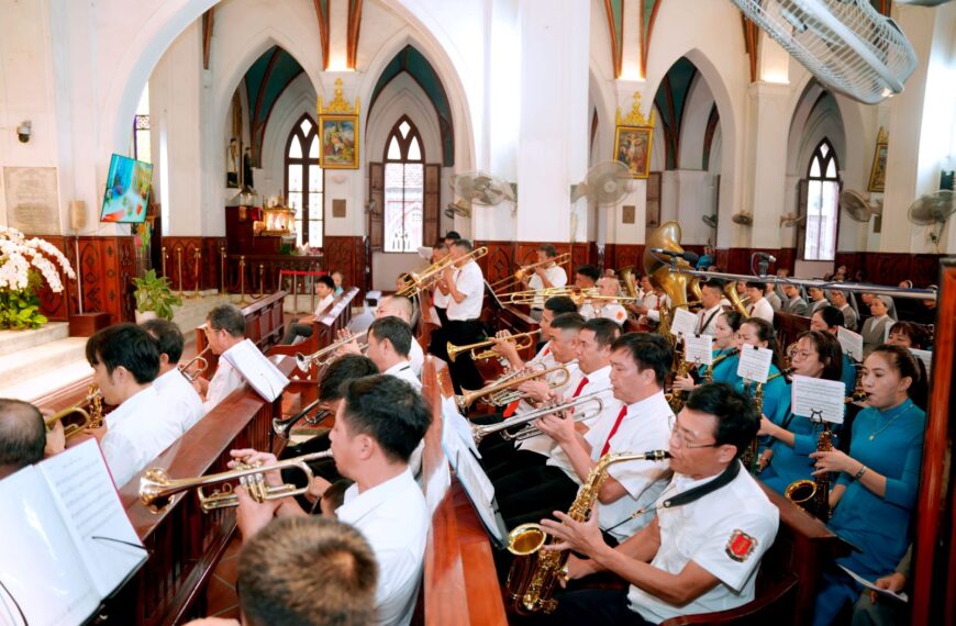 Ban kèn Giáo xứ Sở Kiện hân hoan&hellip;