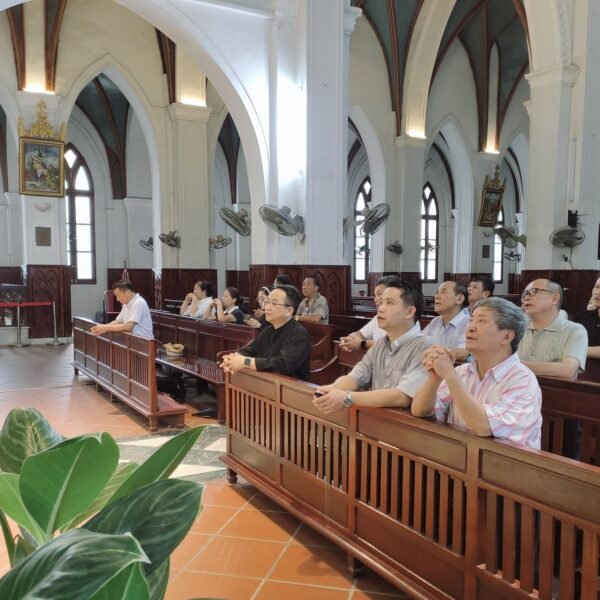 Quý Cha, quý tu sĩ, quý HĐMV Đền…