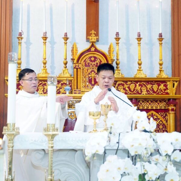 Giáo xứ Khắc Cần: Thánh lễ kết thúc…