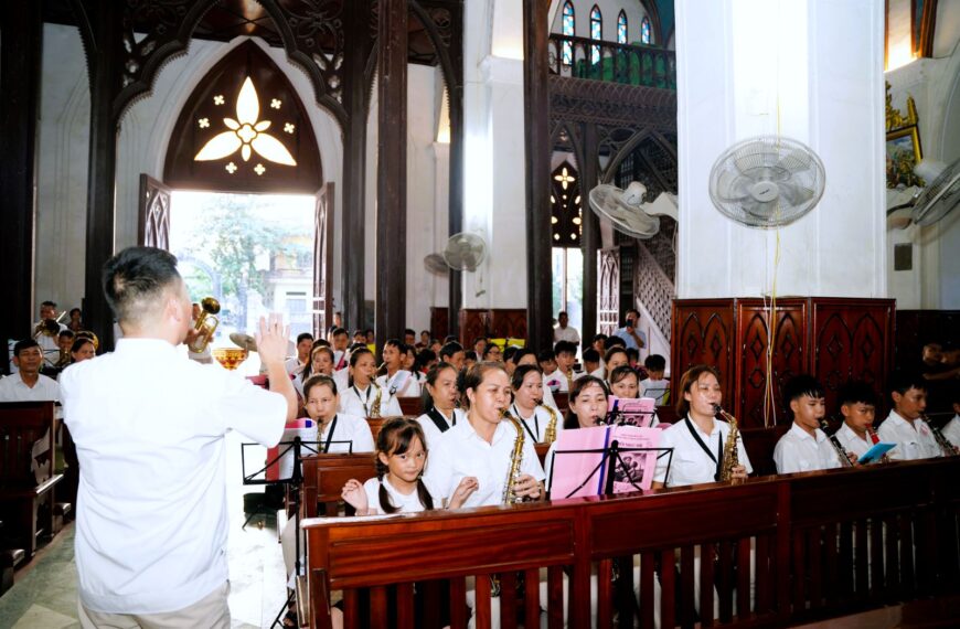 Ban kèn Đền thánh Hưng Nghĩa hành hương&hellip;