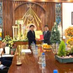Đoàn cán bộ tỉnh Ninh Bình chúc mừng Giáo xứ Sở Kiện nhân dịp lễ Giáng sinh
