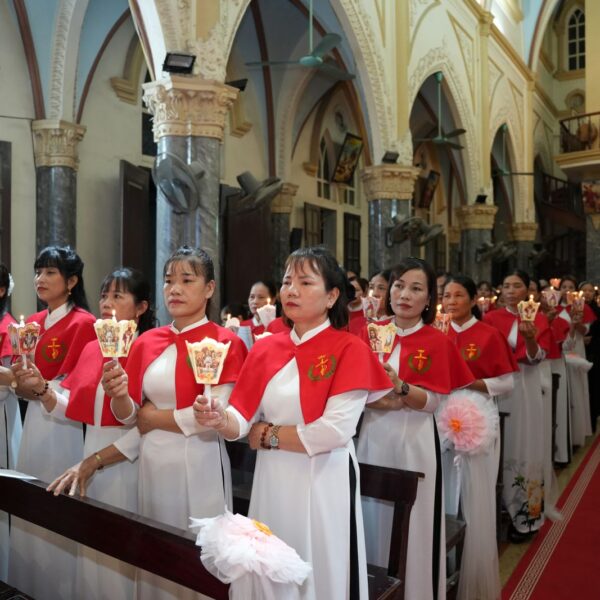 Đêm Canh Thức Vượt Qua tại Giáo họ…