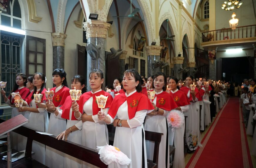 Đêm Canh Thức Vượt Qua tại Giáo họ&hellip;