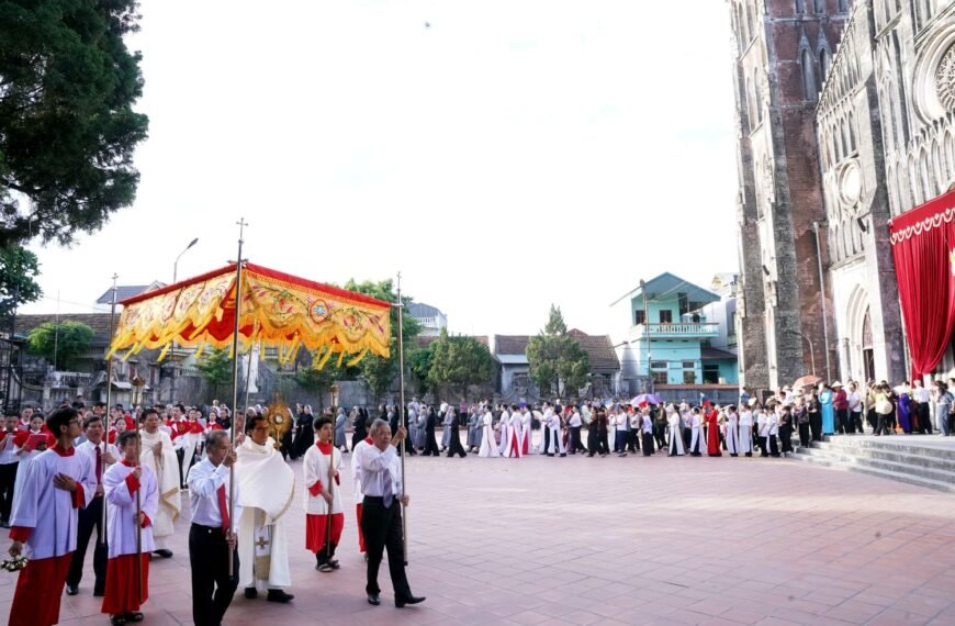 Giáo xứ Sở Kiện tôn kính Mình và&hellip;