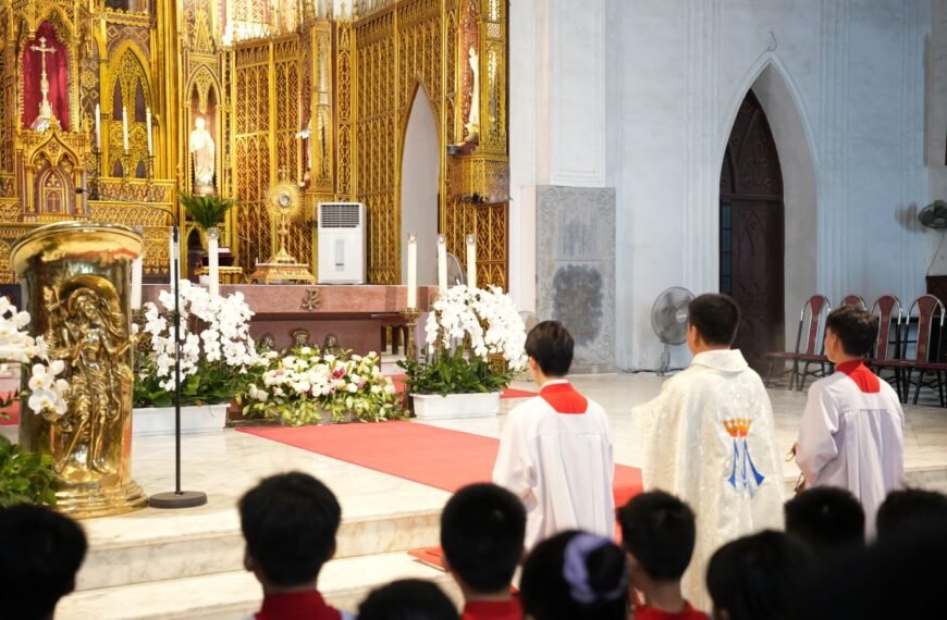 Giáo xứ Sở Kiện cử hành Lễ kính…
