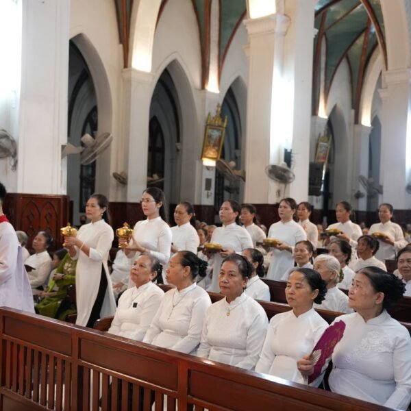 Ban Caritas Giáo xứ Sở Kiện mừng lễ…