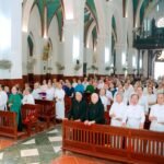 Quý cụ cao niên hành hương tại Tiểu Vương Cung Thánh Đường Sở Kiện