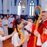 Giáo xứ Sở Kiện và Giáo xứ Khắc Cần: 142 em thiếu nhi lãnh nhận ấn tín Chúa Thánh Thần